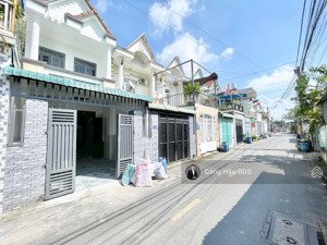 bán nhà 2 tầng mặt tiền kinh doanh. dt: 72.9m2 (4x 18.3m). đường nhựa 6m. giá: 4.45 tl.