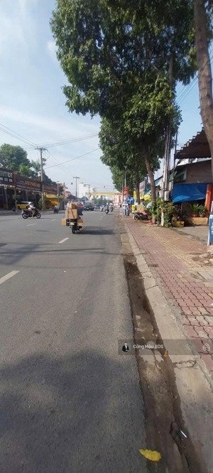 mặt tiền hai bà trưng tt dĩ an. kinh doanh vạn nghề. dt: 351.5m2. odt: 150m2. đường 16m. giá: 16 tỷ