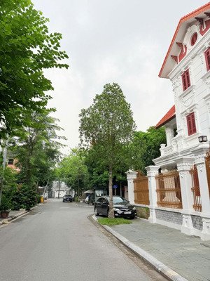 bán biệt thự 160m2 khu vip bt07 đô thị việt hưng long biên gần trung tâm quân, trường marie curie