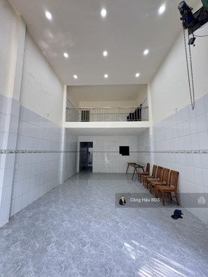 bán nhà mặt tiền phạm hữu lầu. p. dĩ an. gần tttm vincom dĩ an. dt: 68.7m2. odt: 100%. giá: 4.89 tỷ