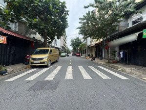 mặt tiền kinh doanh lê sao góc 2 mt nhà 3 tầng gần 40m giá chỉ 4 tỏi hơn