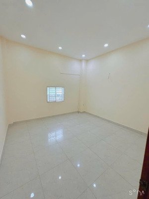 cho thue nha tan phu - hẻm 1 xẹt xe hơi