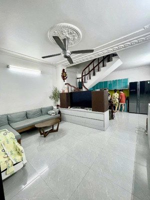 thanh xuân - định công thượng ô tô vf3 đỗ cửa -đi 10m ra đường ô tô tránh - nhà dân xây