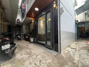 bán nhà căn góc - sát hẻm xe hơi - vị trí đắc địa - quận 7