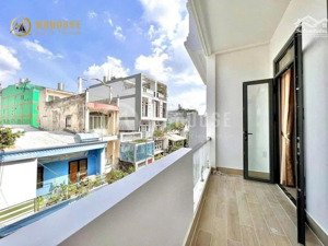 studio cửa sổ ban công full nội thất gần ngay công viên làng hoa