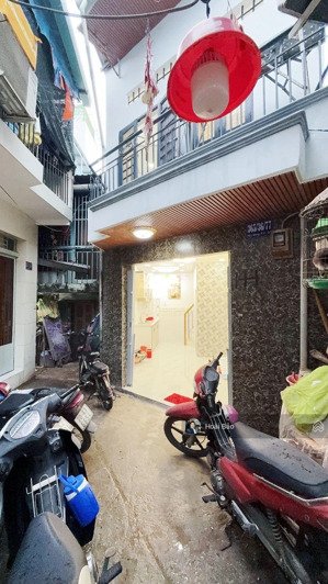 quận 6 hơn 2t , nhà 3 tầng , hậu giang, ngang 4 ,hàng hiếm , sổ hồng riêng