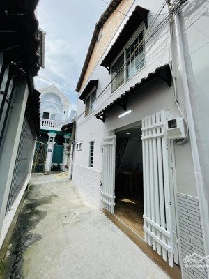 bán nhà sổ hồng riêng hẽm 1247 htphat. 1trệt + lầu . 2pn + 2wc. giá 2,599 tỷ . lh : 