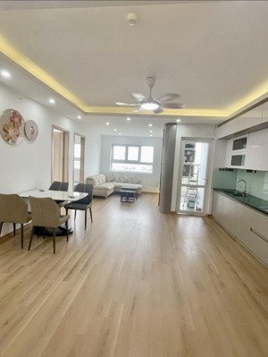 căn góc 3 ngủ full nội thất mới, view hồ điều hoà giá 4tyx nhỏ