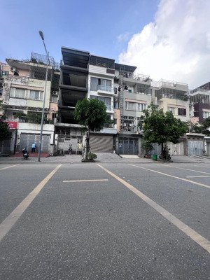 bán liền kề trục chính kđt văn phú, hà đông, 80m2, vị trí lõi đắc địa, giá chỉ 20.4 tỷ