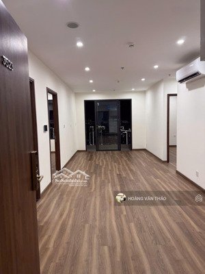 chiếc căn 3pn nguyên bản cđt bàn giao đang cần cho thuê. phù hợp làm vp hoặc ở tối giản tại toà zr1