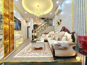 nhà đẹp ở ngay trường chinh lô thoáng, sân để xe, full công năng, chưa đến 9 tỷ