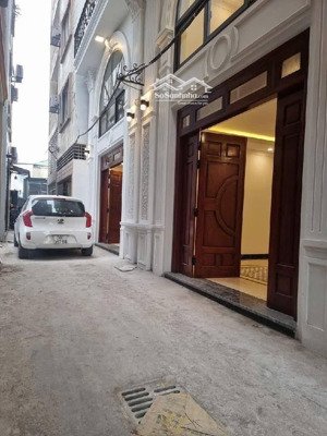 bán nhà thạch bàn 45m2- hơn 8 tỷ- ô tô đỗ cửa- nội thất xịn xò- nhà 2 thoáng- pháp lý rõ ràng