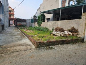 quốc oai - lô góc nhỉnh 100m - ô tô chạy vòng quanh, 300m trường, chợ, ub, ytế....