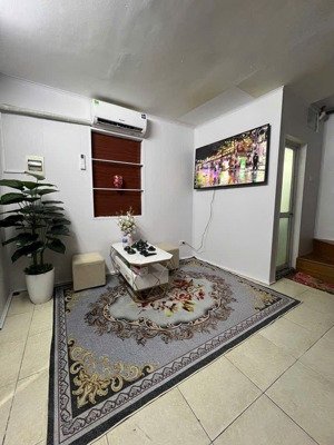 nhà đẹp phố nghi tàm,chủ tặng lại điều hoà,tivi,tủ lạnh đầy đủ nội thất chỉ việc xách vali vể ở.