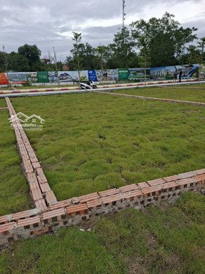 phân lô 100m2 - full thổ cư - gần trung tâm hoà lạc...