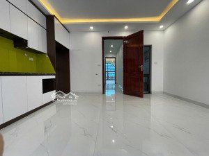 tòa nhà văn phòng 7 tầng vị trí đắc địa trung tâm vạn phúc, hà đông 55m , 7 tầng ,mt 5m , 22 tỷ