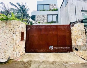 villa 4tầng mới 100% đợi chủ mới khui seal với hồ bơi sân vườn đắng cấp sứng tầm thượng lưu