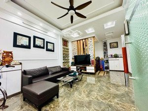 chính chủ bán nhà phố lai xá - 39m- hơn 8 tỷ - mặt tiền 5,5m- kinh doanh- lô góc