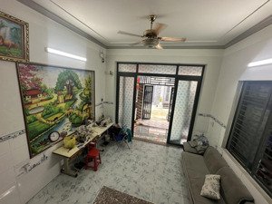 nhà 3 tầng đẹp lung linh, 4pn, 104m2, ô tô vào tận nơi ,dĩ an, hồ chí minh, chỉ 3.75 tỷ tl.