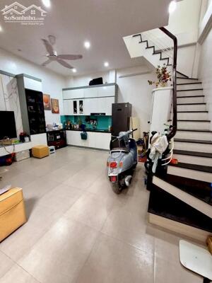 Bán nhà Bùi Xương Trạch - Thanh Xuân - 30m, 3 Tầng, 3 Phòng, Ngõ Nông, Giá Chỉ 6.9 Tỷ