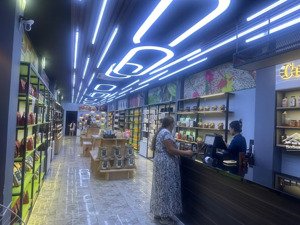 nhà 2 tầng mặt tiền vị trí vàng phố tây nguyễn thiện thuật trung tâm nha trang cách biển 100m