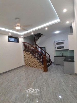 nhà đẹp full nt, lô góc thoáng sáng, ngõ thông ba gác tránh. qh ổn định. dt 35m 5t mt4,5m giá 9,1ty