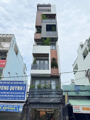 nhà mặt tiền tân sơn vô cùng đắc địa,view sân gold - vừa ở vừa làm vp cty kinh doanh đa ngành nghề