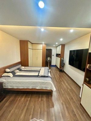 bán nhà đội cấn ,văn cao, liễu giai, nhà dân xây , ô tô 30m giá đầu tư nhỉnh 8 tỷ ; dt 43m x5tầng