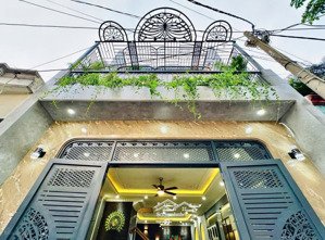 cần bán căn nhà ngay lê đức thọ , phường 6 , 2 tầng đường xe hơi đang ở giá bán 2,6 tỷ