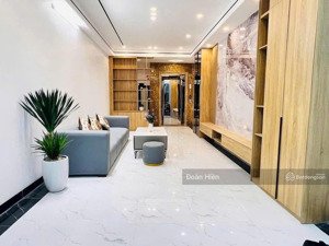 chủ gấp bán! nhà ngọc hà, gần phố, 10m ô tô tránh, thang máy, sân để xe, full nội thất, 43m2*6t