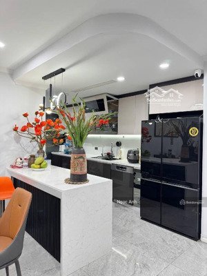 siêu phẩm new skyline - văn quán căn góc 3 ngủ- view hồ đẹp- full nội thất dt 136m2 chỉ 12,1 tỷ