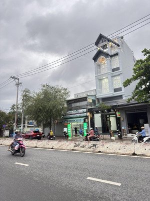 chỉ 11,8 tỷ mặt tiền huỳnh tấn phát .vị trí kinh doanh đắc địa .nhà mặt tiền giá trong hẻm