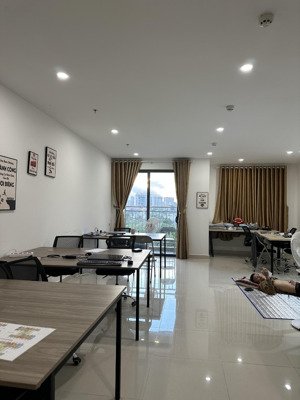 bán 53m2 q7 riverside có sẵn hợp đồng thuê 8tr/tháng giá chỉ 2,350 tỷ ( rẻ hơn thị trường 300tr)