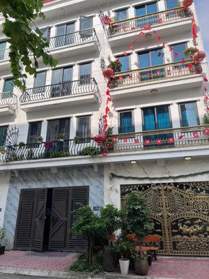 chính chủ bán liền kề phú lương 80m² 5 tầng có thang máy hoàn thiện đẹp,miễn trung gian