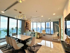 cho thuê căn hộ hạng sang 4pn, 3wc, 160m2 tại vinhomes golden river ba son, quận 1.