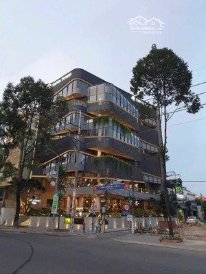 nhà góc 2 mặt tiền ngay đường 3/2, quận 10. dt 16m x 16m, kc: 5 tầng - 180 triệu/th. giá bán 62 tỷ.