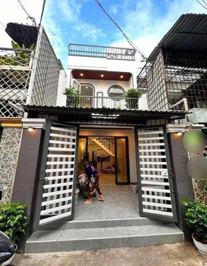 cô bích định cư nước ngoài cần bán gấp nhà 50m2 thống nhất, gò vấp giá 1 tỷ 980 tốt nhất khu vực