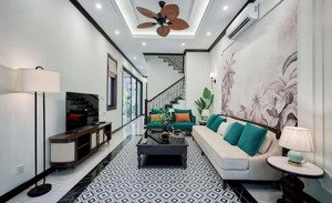 b.á.n nhà phân lô ở lạc long quân, tây hồ
- diện tích 39m2, mt 3,7m nhà 5 tầng , oto vào nhà , nhỉn