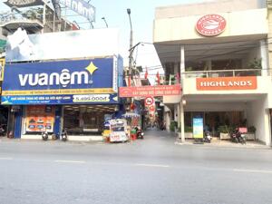 Cho thuê căn góc DT: 54m2 phố Trần Nguyên Hãn nhận diện tốt, vỉa hè rộng.