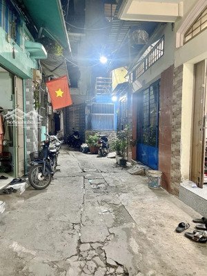 siêu phẩm 3 tầng lạc long quân - 17m2 vuông - hẻm siêu rộng 3m thông chỉ 20m ra hẻm xe hơi - 2.5 tỷ