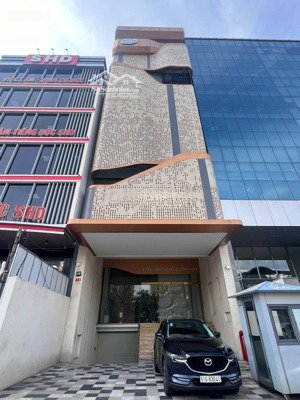 tìm kiếm tòa nhà full công năng full pccc. vị trí ngắm metro và đi metro mỗi ngày ở đâu xa .