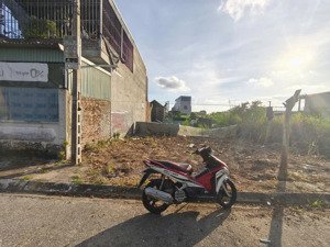 đất mặt ngõ 10m tân thành giá 24,xtr/m2