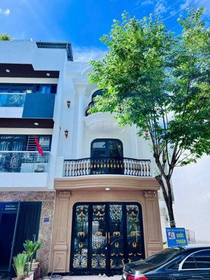 nhân - nhà 3 tầng mới xây kđt hà quang 2 đối diện công viên