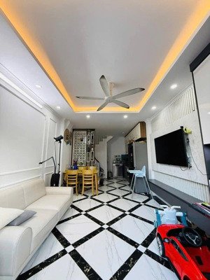 ngọc trì .5 tầng .9 triêu lh zalo) cho thuê nhà nguyên căn full đồ ngọc trì,