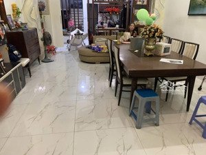 nhà 3 tầng 4pn 3wc mặt tiền đường số bình trưng tây. đường oto tránh nhau kinh doanh siêu đỉnh.