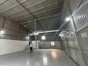 kho đẹp cần cho thuê giá rẻ diện tích 180m2 ở đường phạm hữu lầu