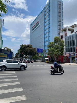 bán toà nhà góc 2 mặt tiền đường trần quốc thảo quận 3.dt:14x28m,cn:412m.giá 330 tỷ