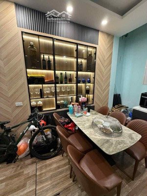 nhỉnh 8tỷ- nhà 5tầng x 40m2- giáp ngoại giao đoàn- xuân la tây hồ- ô tô đỗ cổng- 2thoáng trước sau