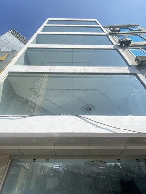 cho thuê nhà mặt phố trần quốc hoàn. dt 60m2, 6 tầng thang máy, điều hòa. kinh doanh đa ngành