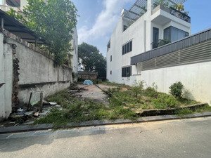 bán gấp mảnh đất mặt tiền rộng đường ôtô thông tứ phía giá đầu tư chỉ hơn 50tr/m.